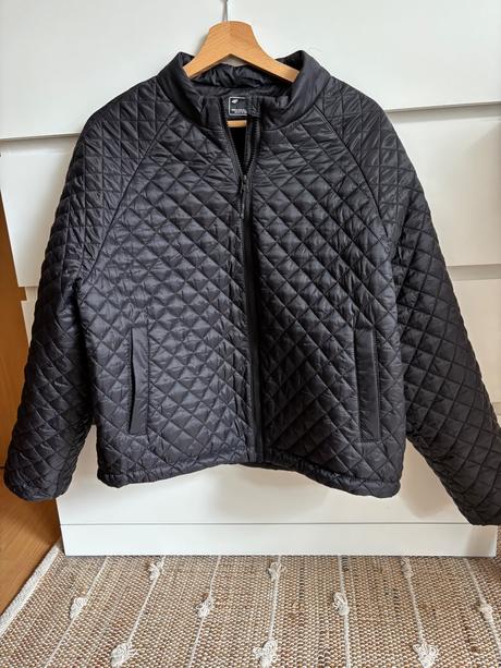 Mikrolahka puff kvalitna presivana bunda zn. 4f, m