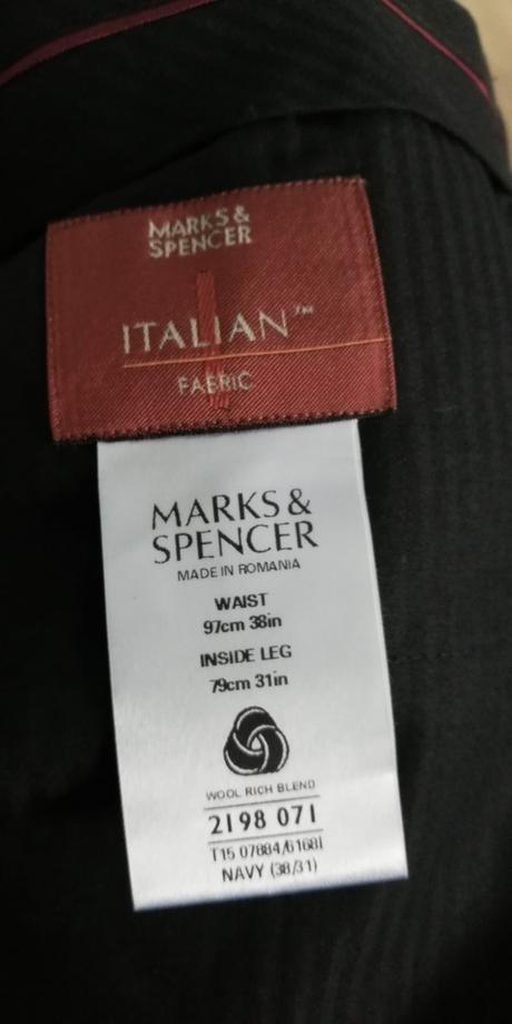 Oblek marks & spencer, 56