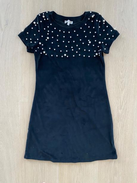 Šaty s perličkami, m