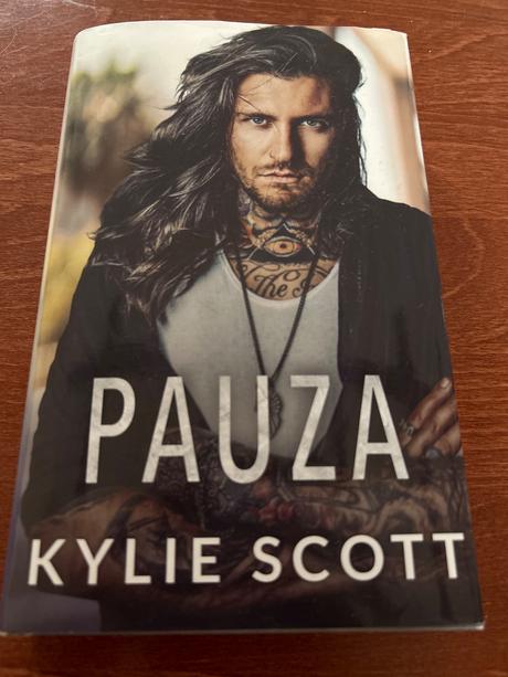 Kylie scott -pauza, 