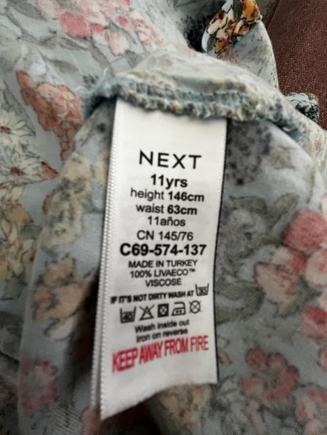 Kvetinkové saty, next,146