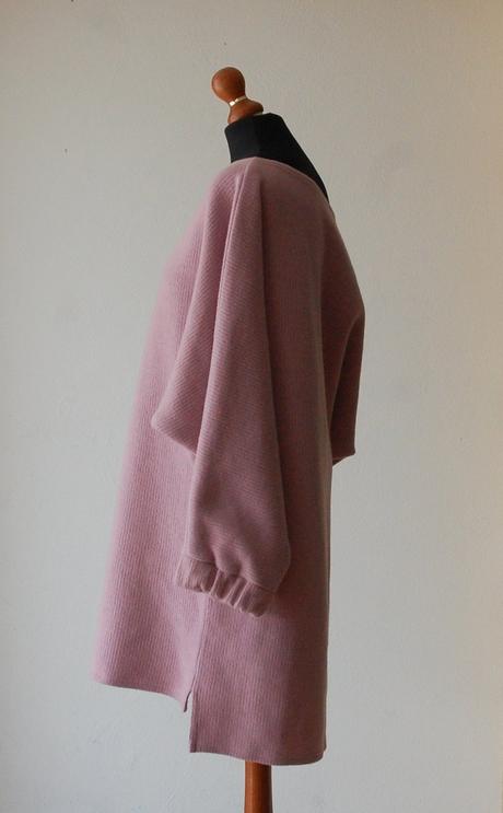 Štýlové pletené svetrové šaty na jedno rameno, m