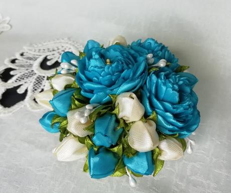 Pivonky a púčiky v aranžmáne, 