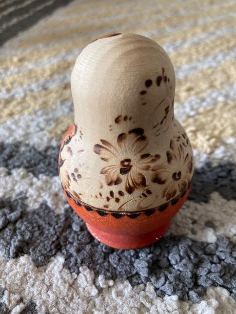 Drevená menšia matrioška, 