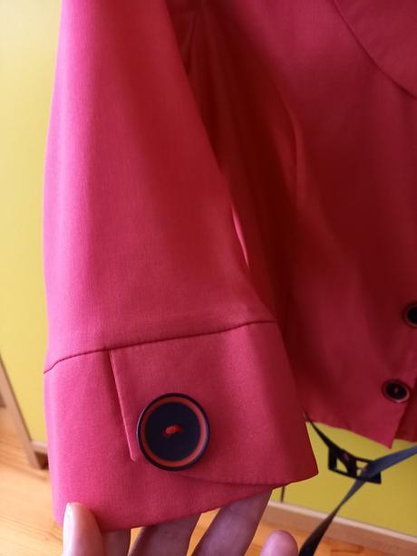 Komplet  lesklá blúzka s opáskom+ sukňa, 42