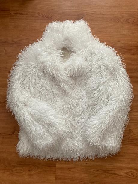 Biely huňatý kožúšok, m