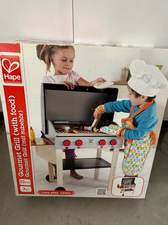 Hape novy gril s prislusenstvom pc 120 eur,