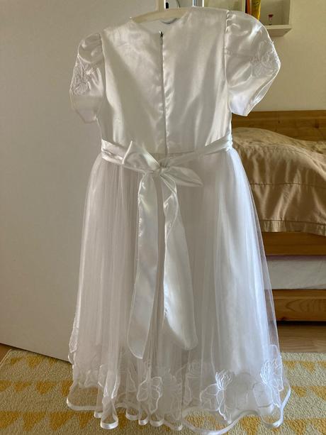 Slávnostné šaty, 128