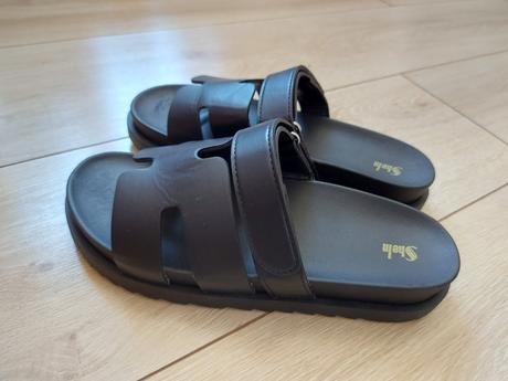 Letne čierne slapky / prezuvky, 37