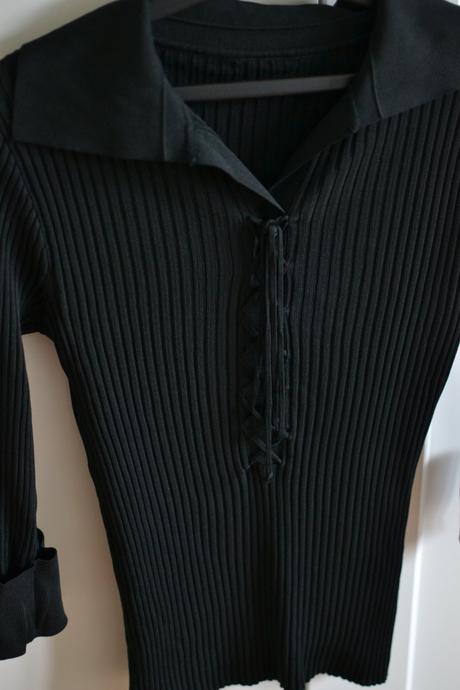 Čierny elastický top s, s