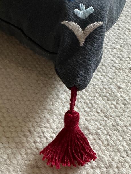 Vyšívaná obliečka s vankúšom,