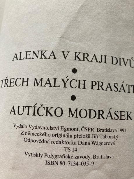 Walt disney alenka v kraji divů. autíčko modrásek, 