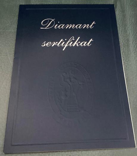 Diamantové náušnice,