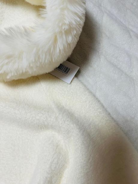 Bielo krémová bundička alpaka s kapucňou,