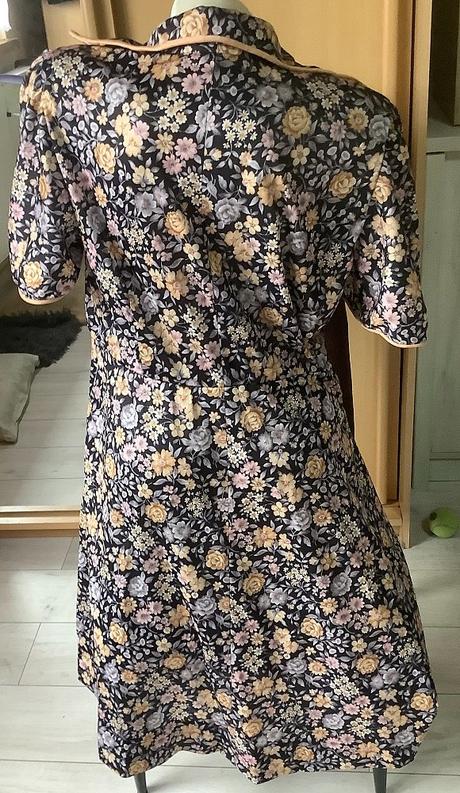 Kvietkovane retro šaty m/l,