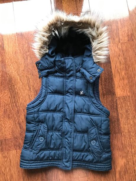 Vesta  zn. h&m velkost č.122, h&m,122