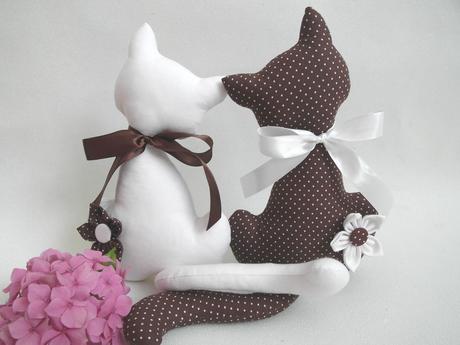 Zaľúbené mačičky bielo-hnedé,