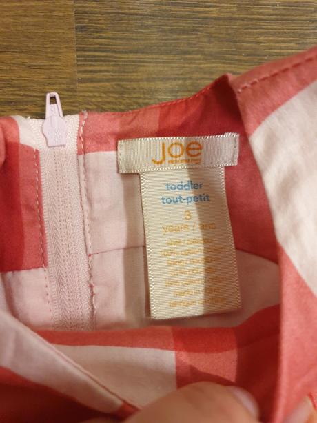 Príležitostné šaty, 98