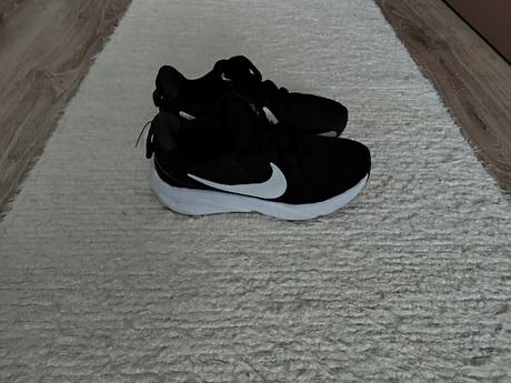 Ľahučké tenisky nike, top stav, nike,31