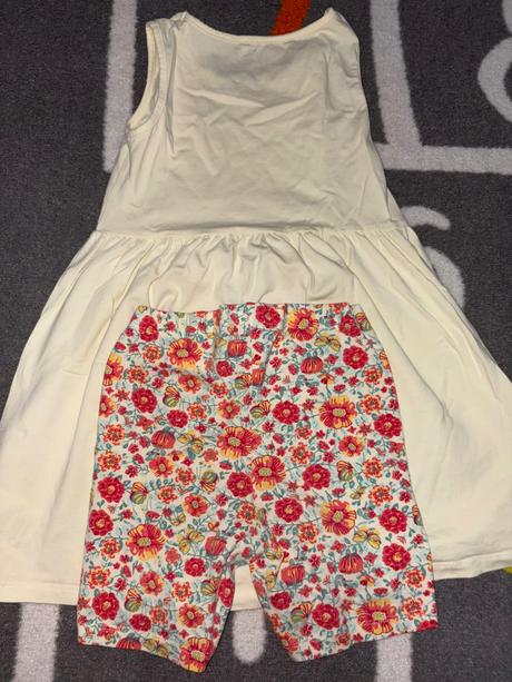 Šaty a krátke nohavice name it v.122 top stav, name it,122