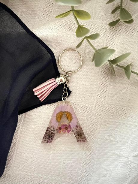 Ručne vyrobené živicové kľúčenky, 