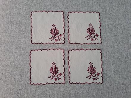 Vyšívaný obrus 4 ks,