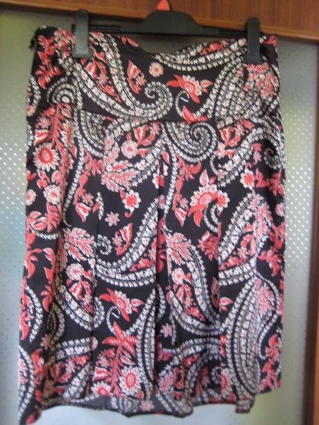 Saténová sukňa, m