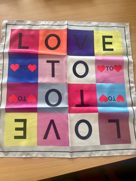 Farebna satenova satka,