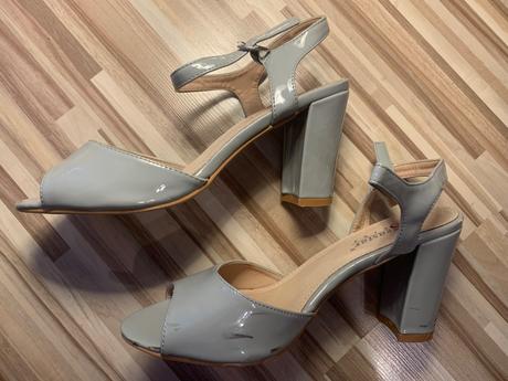 Sandálky na podpatku, 39