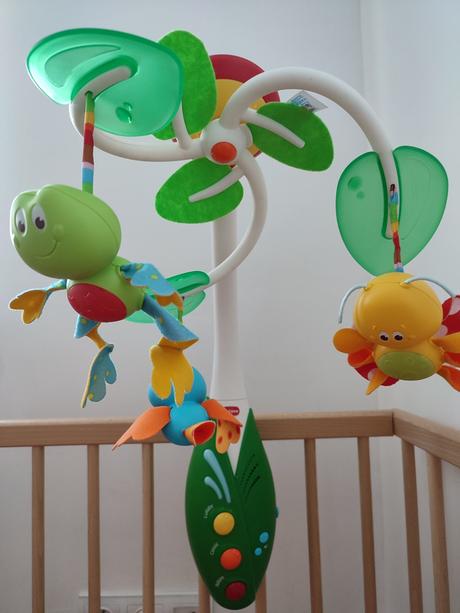 Svietiaci a hrajúci kolotoč tiny love, 