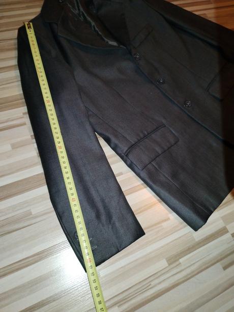 Chlapčenské sako, 146