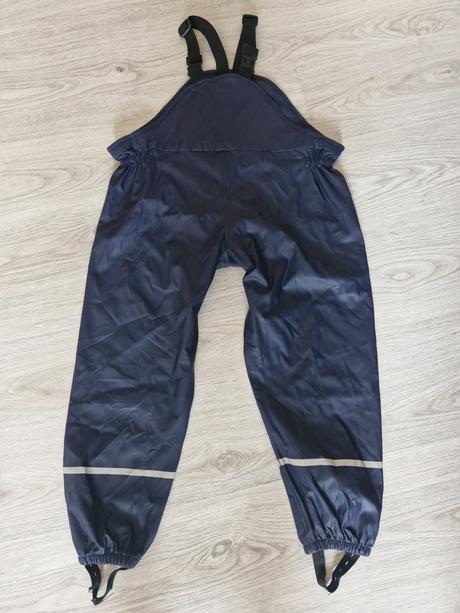 Nohavice do dažďa, 122