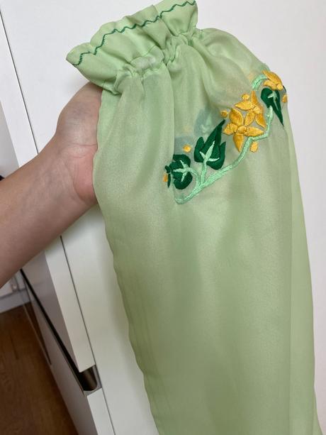 Vintage folklórna blúzka vyšívaná, m