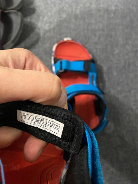 Sandale aj do vody, 30