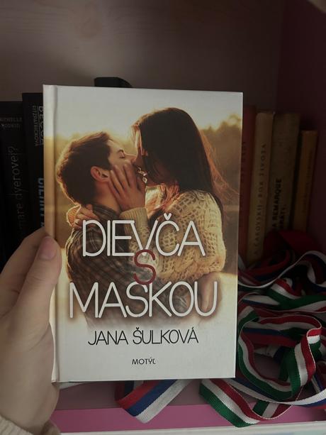 Dievča s maskou - kniha, 
