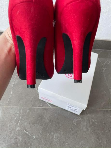 Cervene lodicky, graceland,37