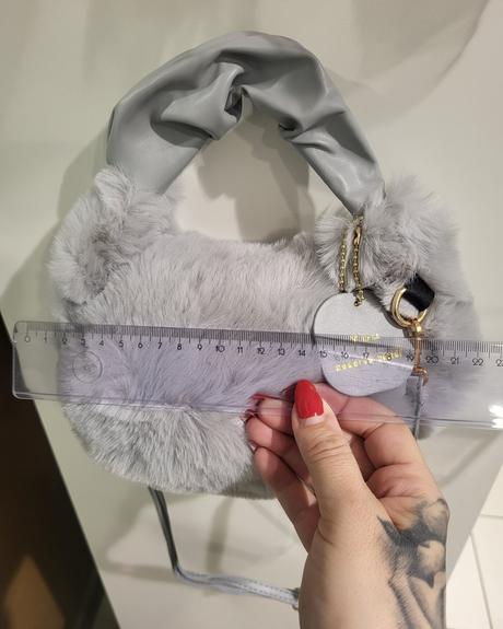 Kožušinková kabelka - sivá,