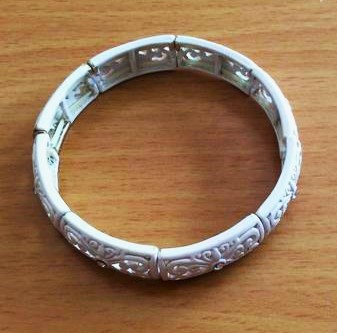 Náramok v dizajne čipky, 