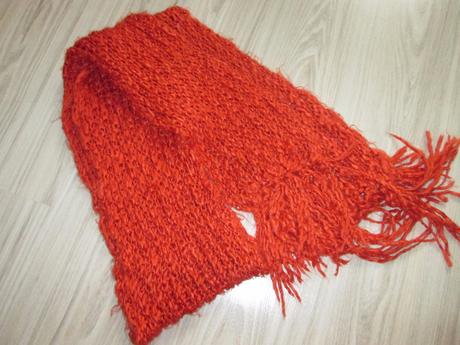 Šál tehlovej farby,