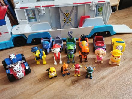 Kamion paw patrol s autami a postavičkami,