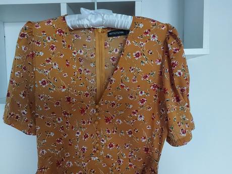 Letné šaty s volanom - top stav, 36