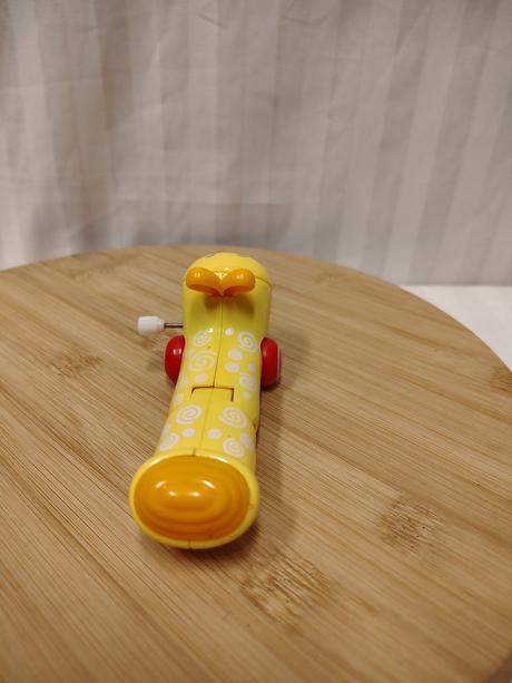 Žltá naťahovacia húsenica, červík, 13 cm,