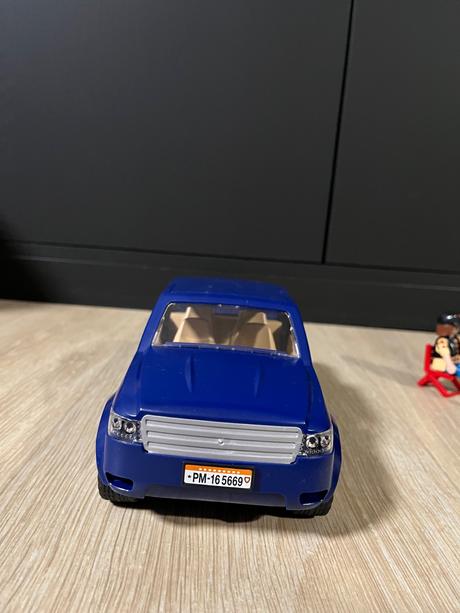Playmobil auto s rybárom model 71038, 