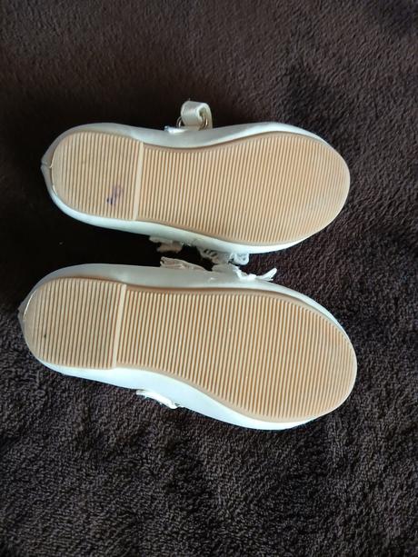 Spoločenské topánky, 22