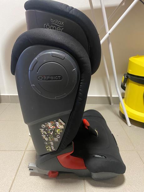 Sedačka do auta, britax