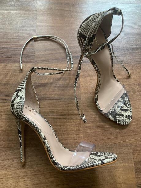 Sandale s hadim vzorom na opatku, 37