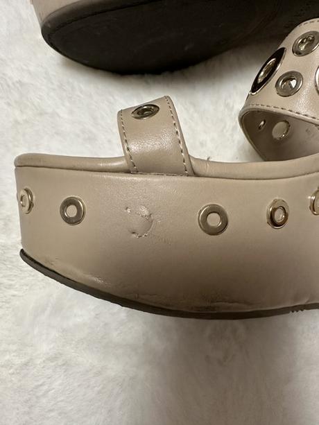 Béžové sandálky na platforme zn. guess originál, guess,39