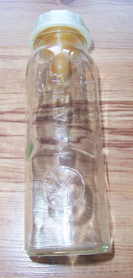 Kojenecká sklenená fľaša, 