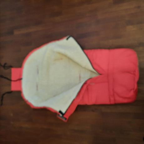 Detský fusak s ovčou vlnou rastúci,