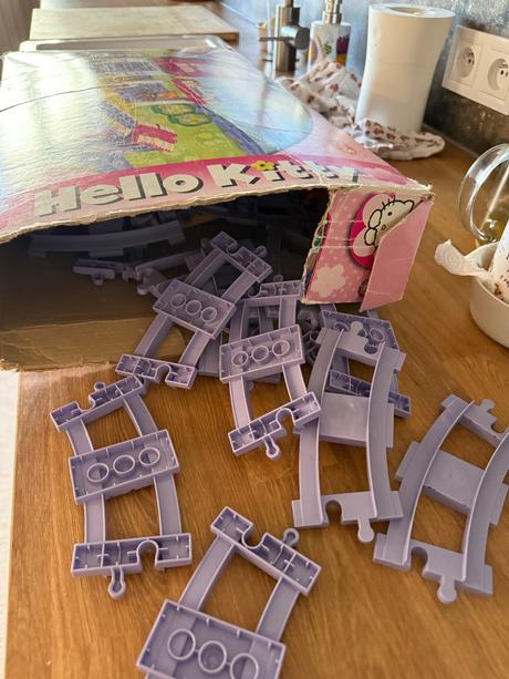 Stavebnica hello kitty vláčiky a koľajnice,